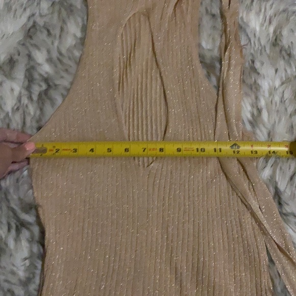 Gold keyhole shirt - Picture 3 of 5